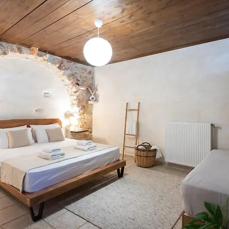 Lydia * Parikia (Paros)